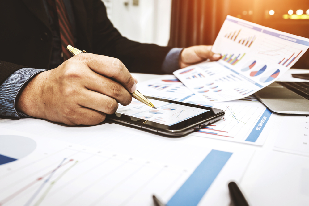 Bankers are analyzing financial data. To sum up the deposit and withdraw daily.